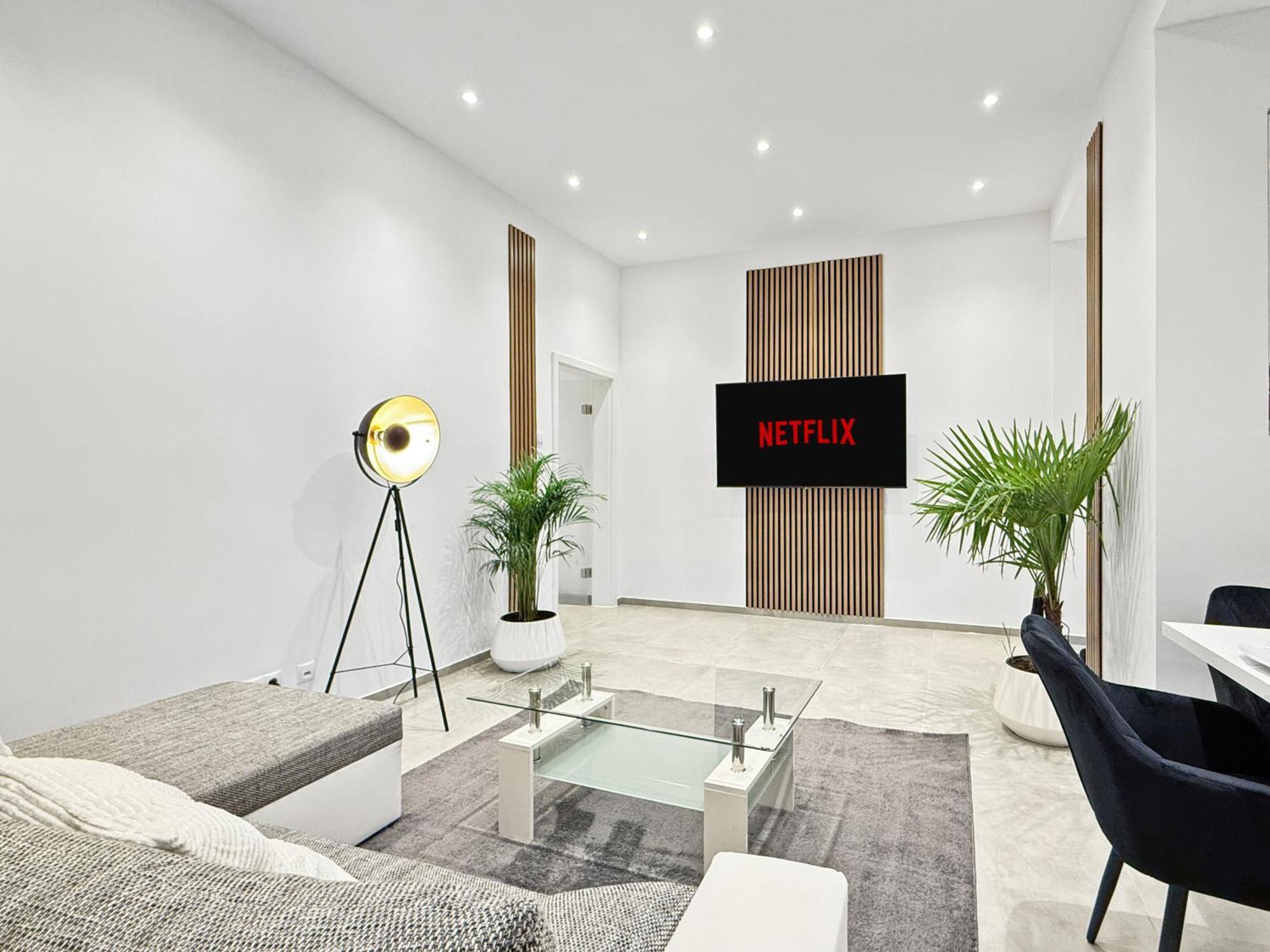Premium Mit Balkon Und 3 Br Appartement *